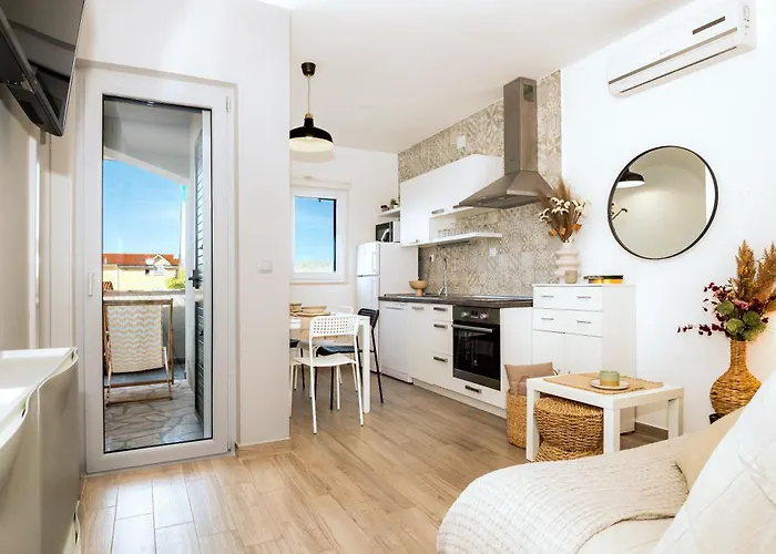 Ojra New With Seaview Apartman